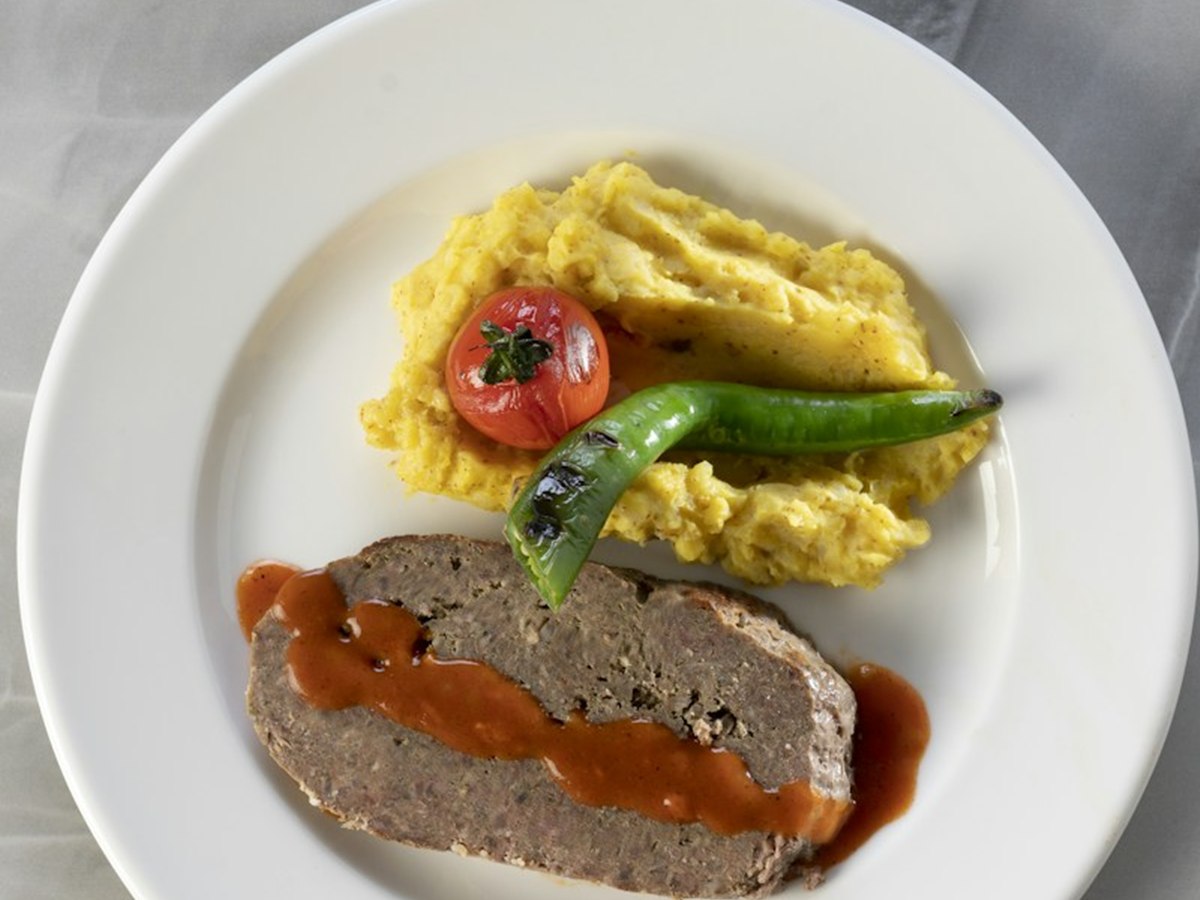 Classic Beef Meatloaf with Mashed Potatoes and Green Beans