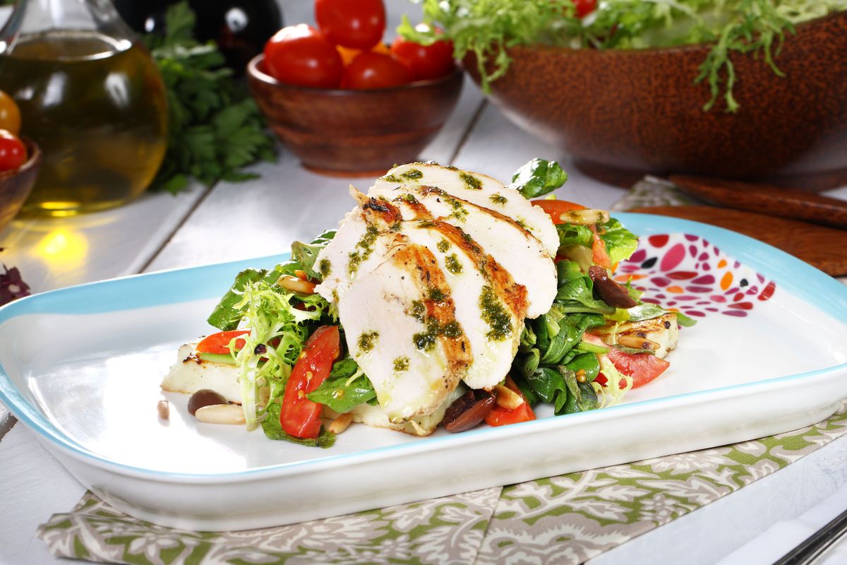 Greek Salad with Grilled Chicken