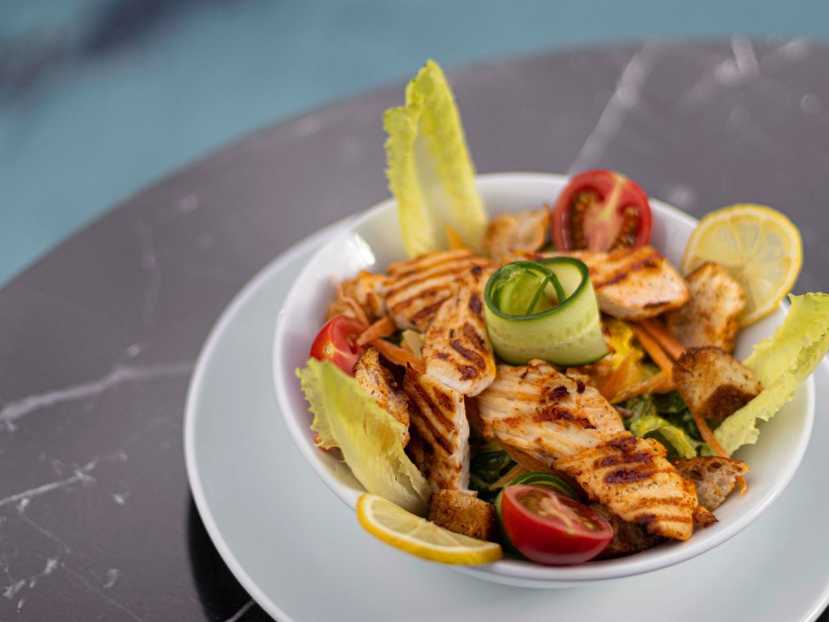 Grilled Chicken and Vegetable Salad with Balsamic Vinaigrette