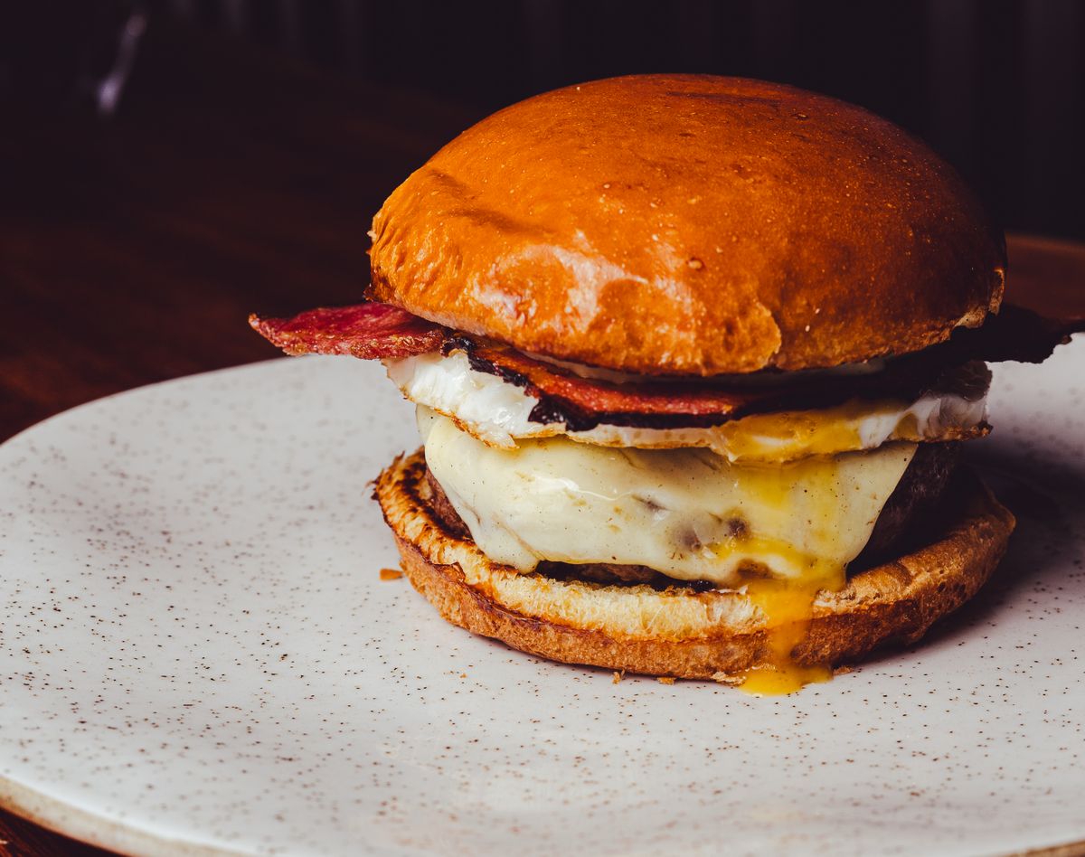 Grilled Hamburgers with All the Fixings & Baked Beans