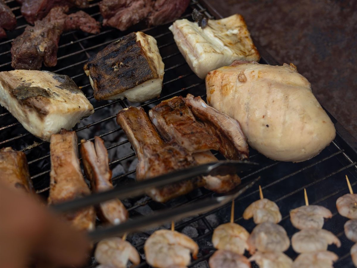Grilled Lime-Garlic Shrimp Skewers with Grilled Corn